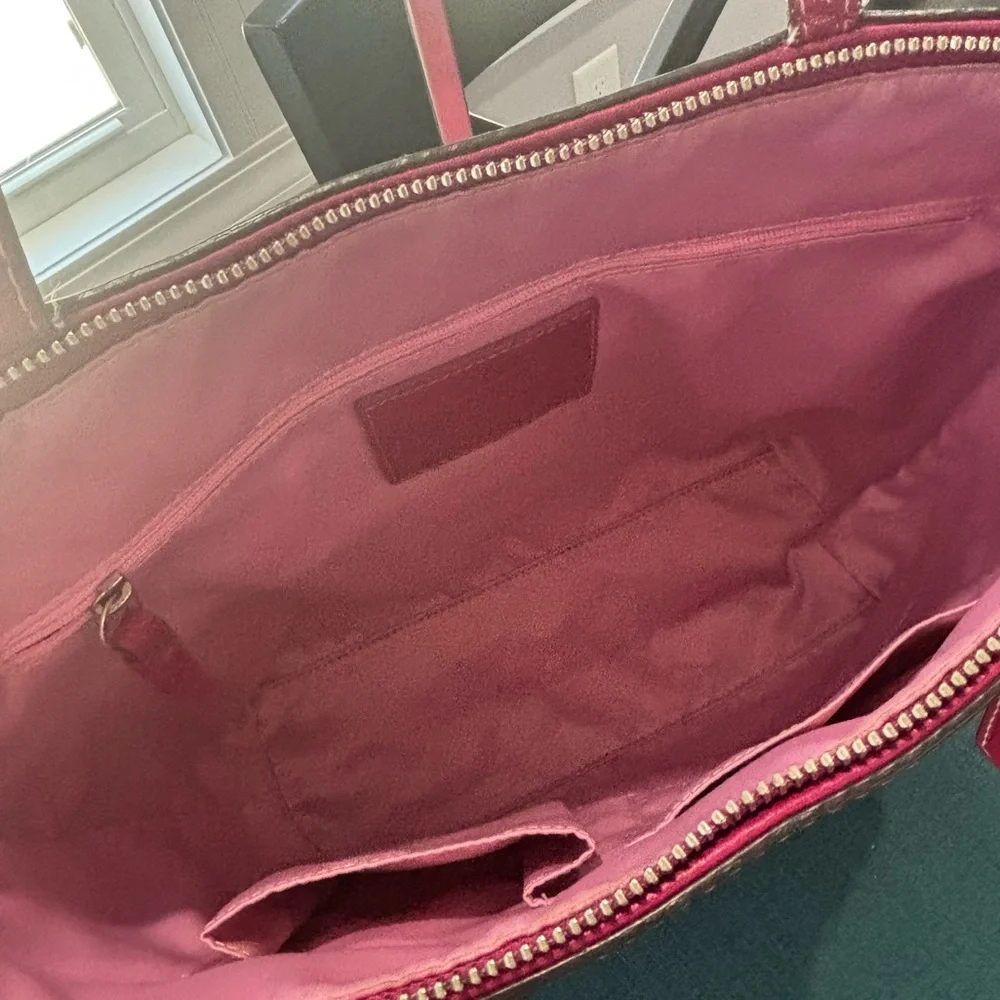 ✨ COACH Berry Pink Signature Patent Leather Tote - Iconic stitched 